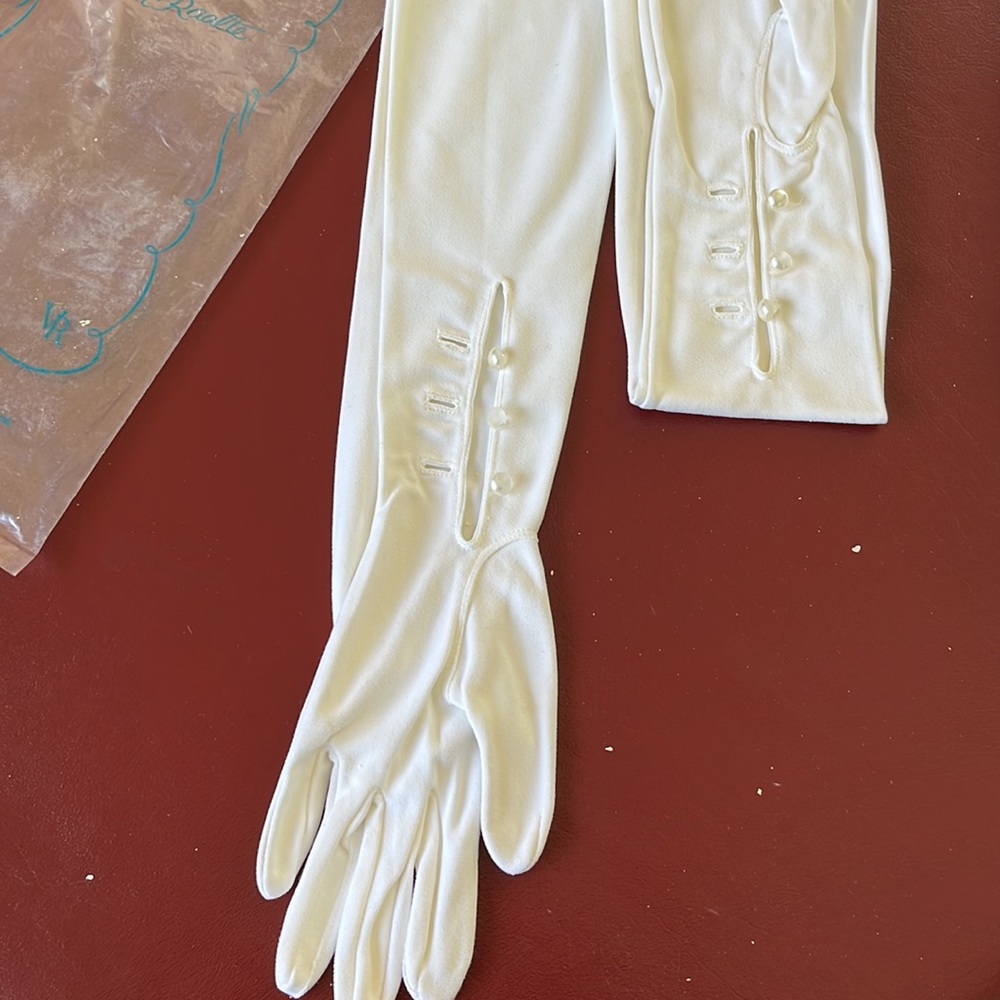Vintage Opera Gloves - Picture 2 of 6